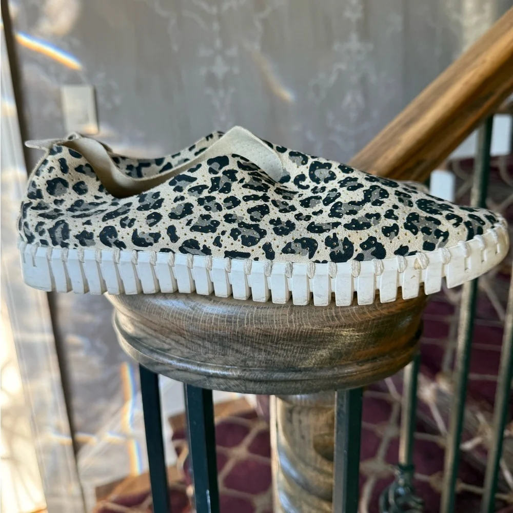 Ilse Jacobson tulip shoe euro 40 US 8 1/2/9 good condition leopard print.